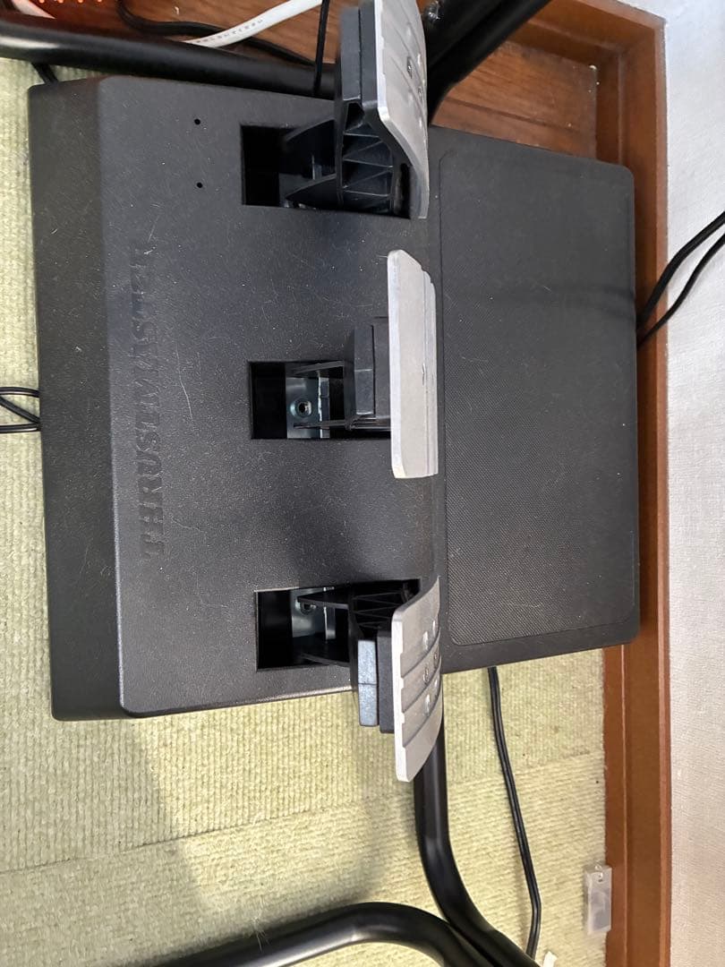 thrustmaster ハンドル ペダル