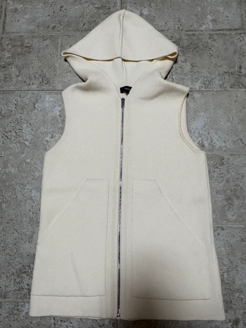 セオリー　カシミヤフードベスト未使用ホワイト