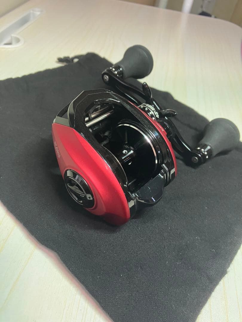 Abu Garcia レボビーストロケット 右巻き