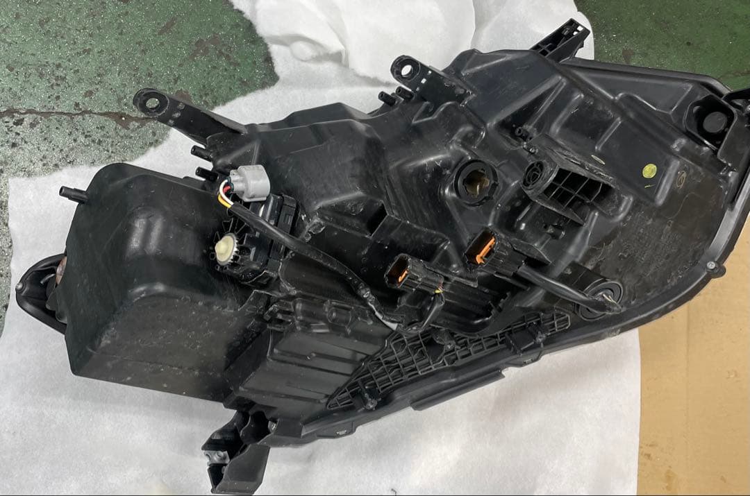 日産エクストレイル　T32 後期　左ヘッドライト