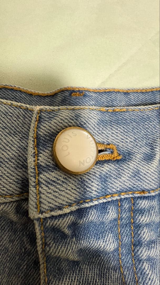 ルイヴィトン LOUIS VUITTON LV デニムショートパンツ　32