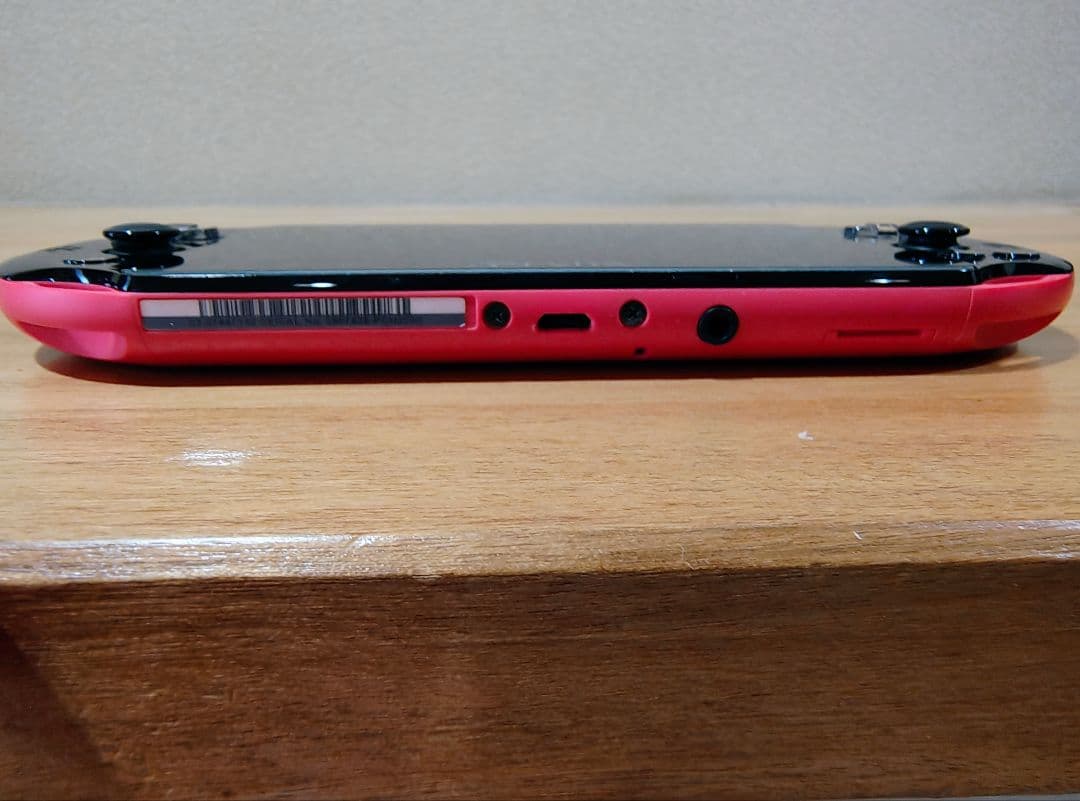美品 PSVITA PCH-2000 箱付き+メモカ8GB 他