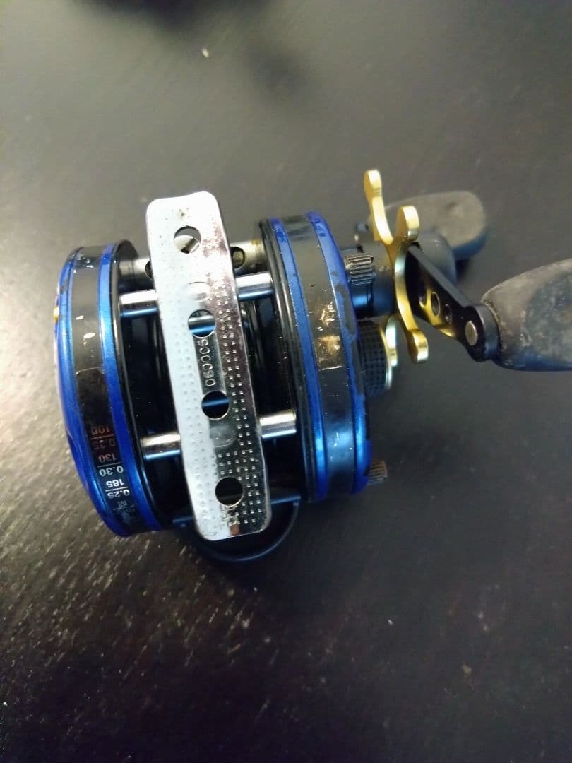 Abu Garcia　ベイトリール 青