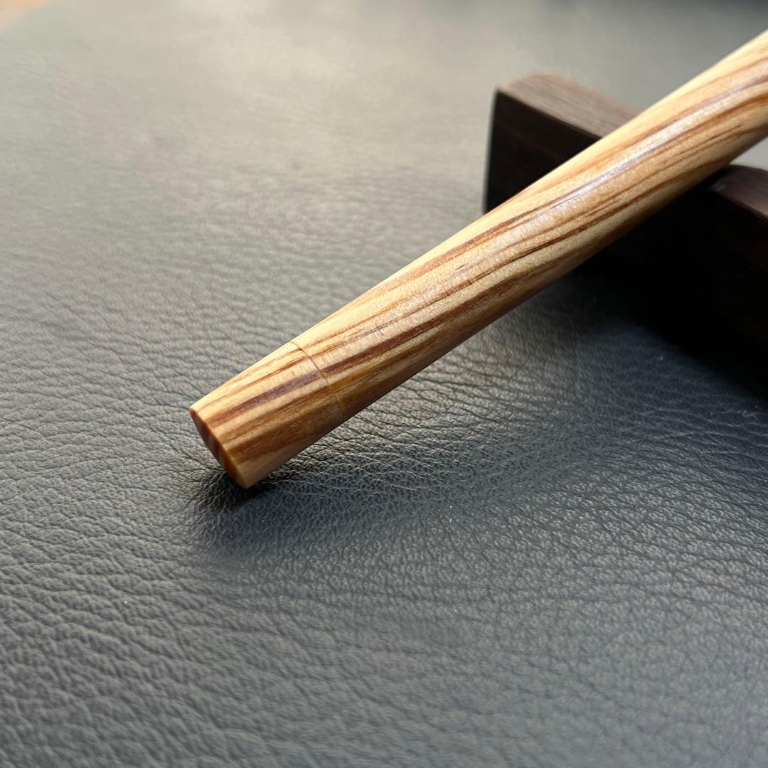 26肥松木製キャップ芯ケース　木目揃え