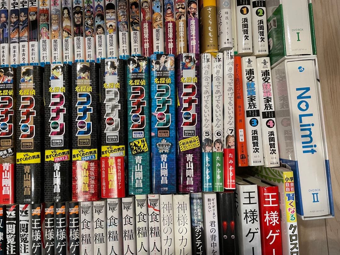 漫画　小説　DVD まとめ売り　79冊＋2本