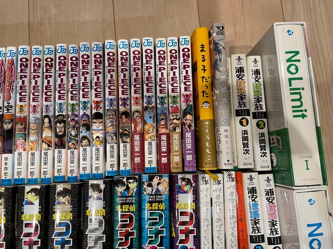 漫画　小説　DVD まとめ売り　79冊＋2本