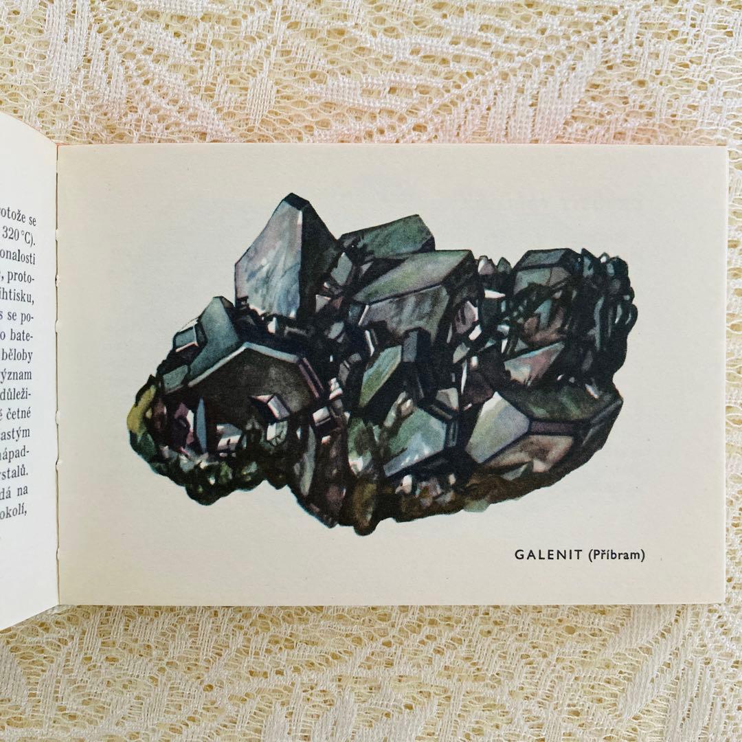 洋書　古書　チェコ語の鉱物図鑑　豊富なカラーイラスト♡　ヴィンテージ