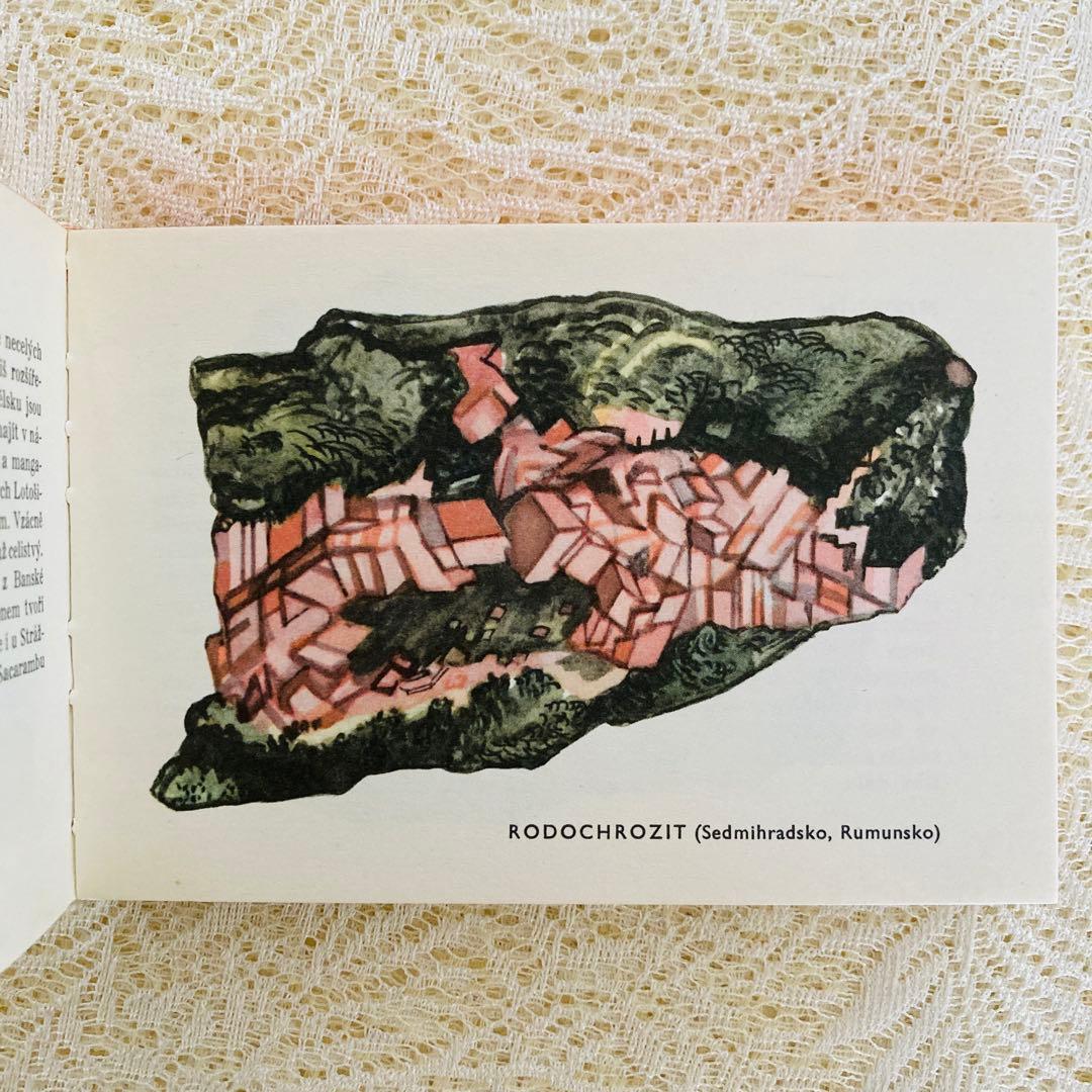 洋書　古書　チェコ語の鉱物図鑑　豊富なカラーイラスト♡　ヴィンテージ