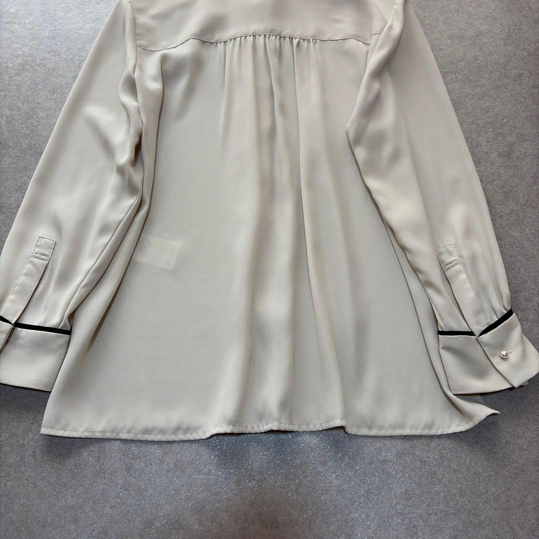 23区♡ 【洗える】バックサテンアムンゼン パール釦 バイカラー ブラウス