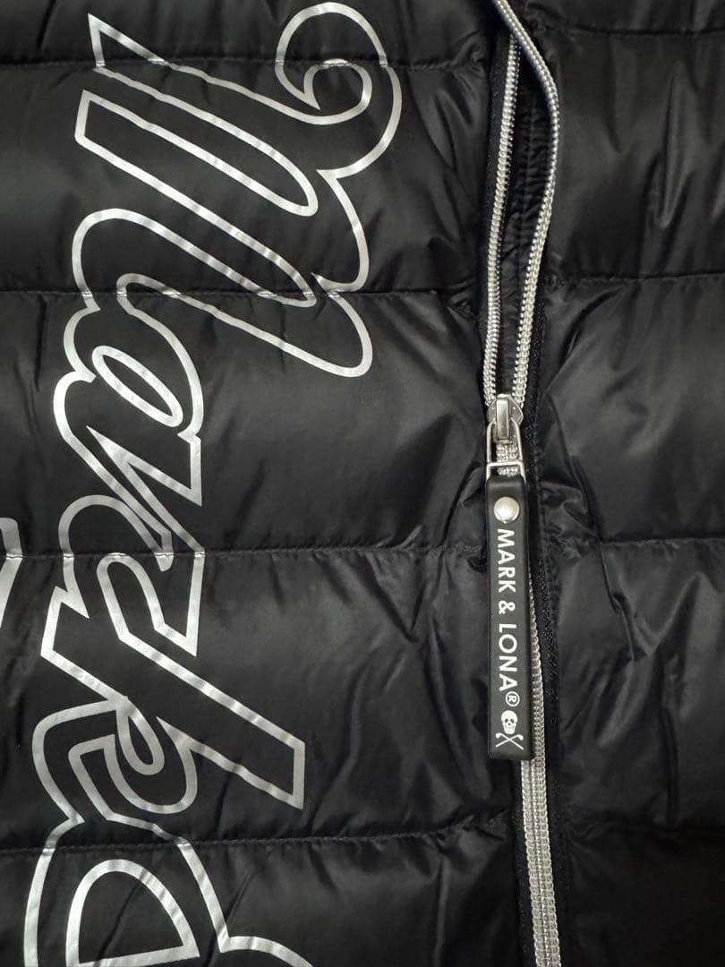 【新品】MARK & LONA ダウンベスト 　スカル ワッペン 黒 ゴルフ