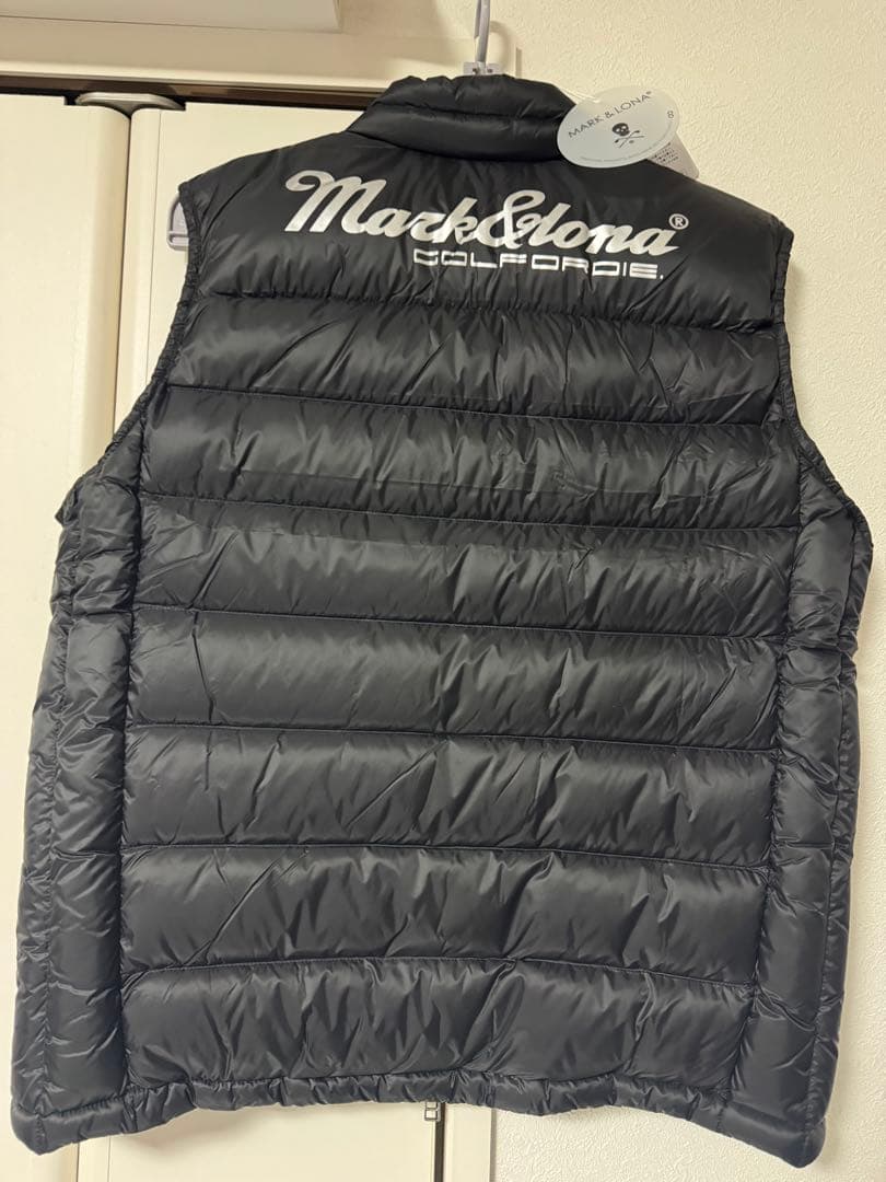 【新品】MARK & LONA ダウンベスト 　スカル ワッペン 黒 ゴルフ