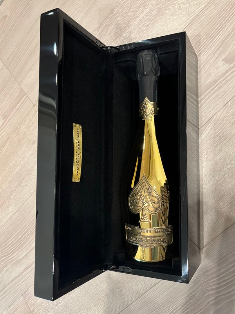 Armand de Brignac ゴールドシャンパン