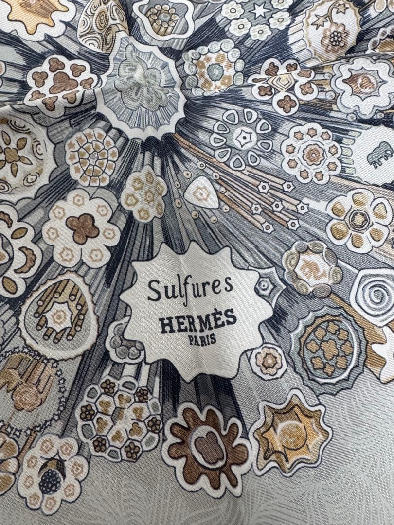 HERMÈS Sulfur's シルクスカーフ グレー系 カレ45