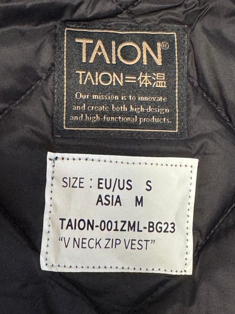 BEAMS別注　TAIONダウンベスト　黒（袋付き）