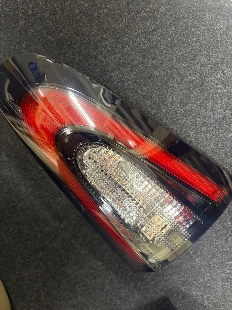 カ*ン様 トヨタ　シエンタ　170 テールランプ