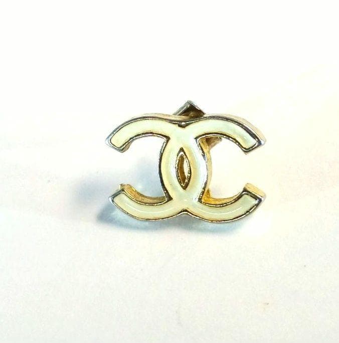 ヴィンテージ CHANEL クリームイエローxゴールド CCロゴ ピアス 刻印
