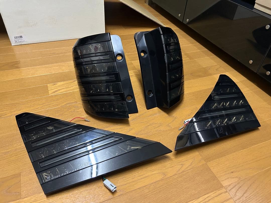 ヴァレンティ　ジュエルLEDテールランプ　訳あり