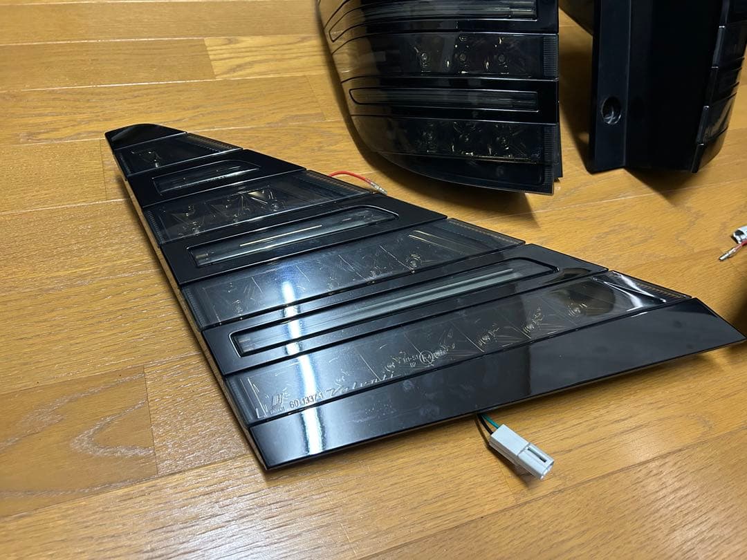 ヴァレンティ　ジュエルLEDテールランプ　訳あり