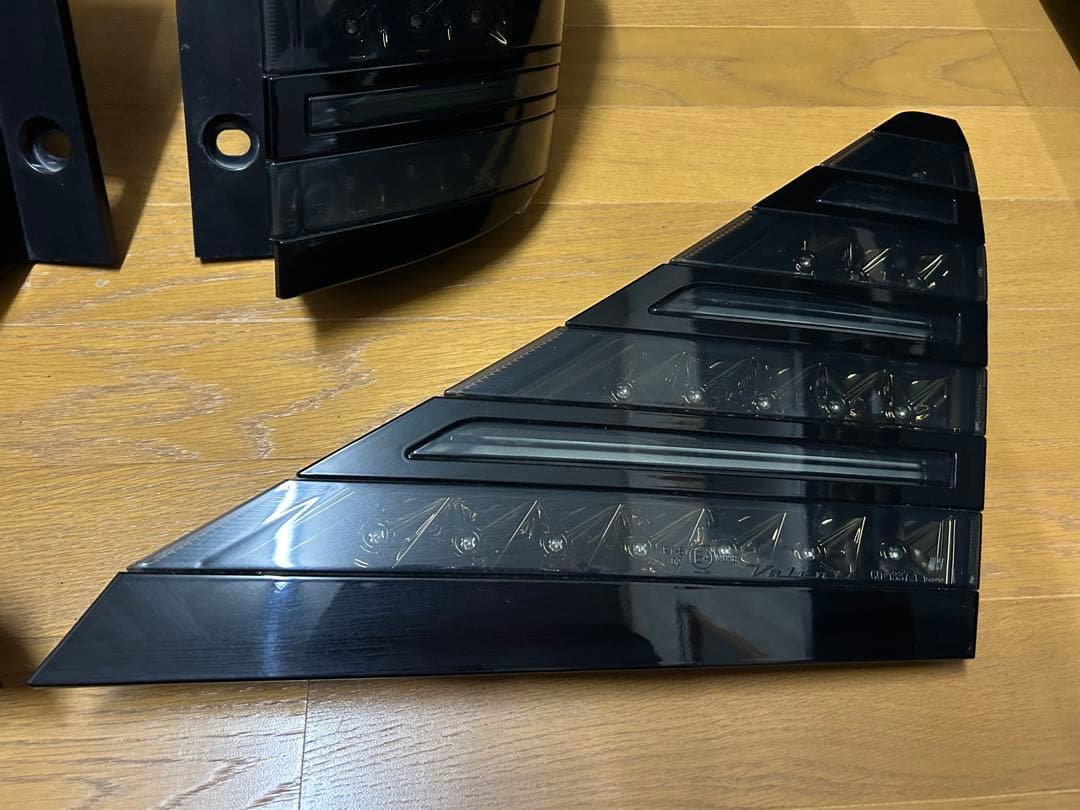 ヴァレンティ　ジュエルLEDテールランプ　訳あり
