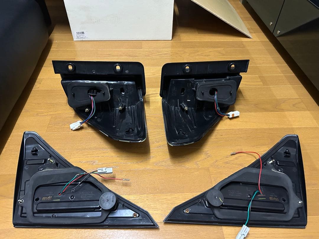ヴァレンティ　ジュエルLEDテールランプ　訳あり