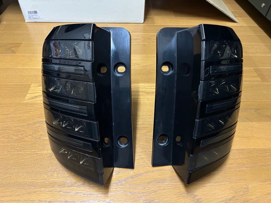 ヴァレンティ　ジュエルLEDテールランプ　訳あり