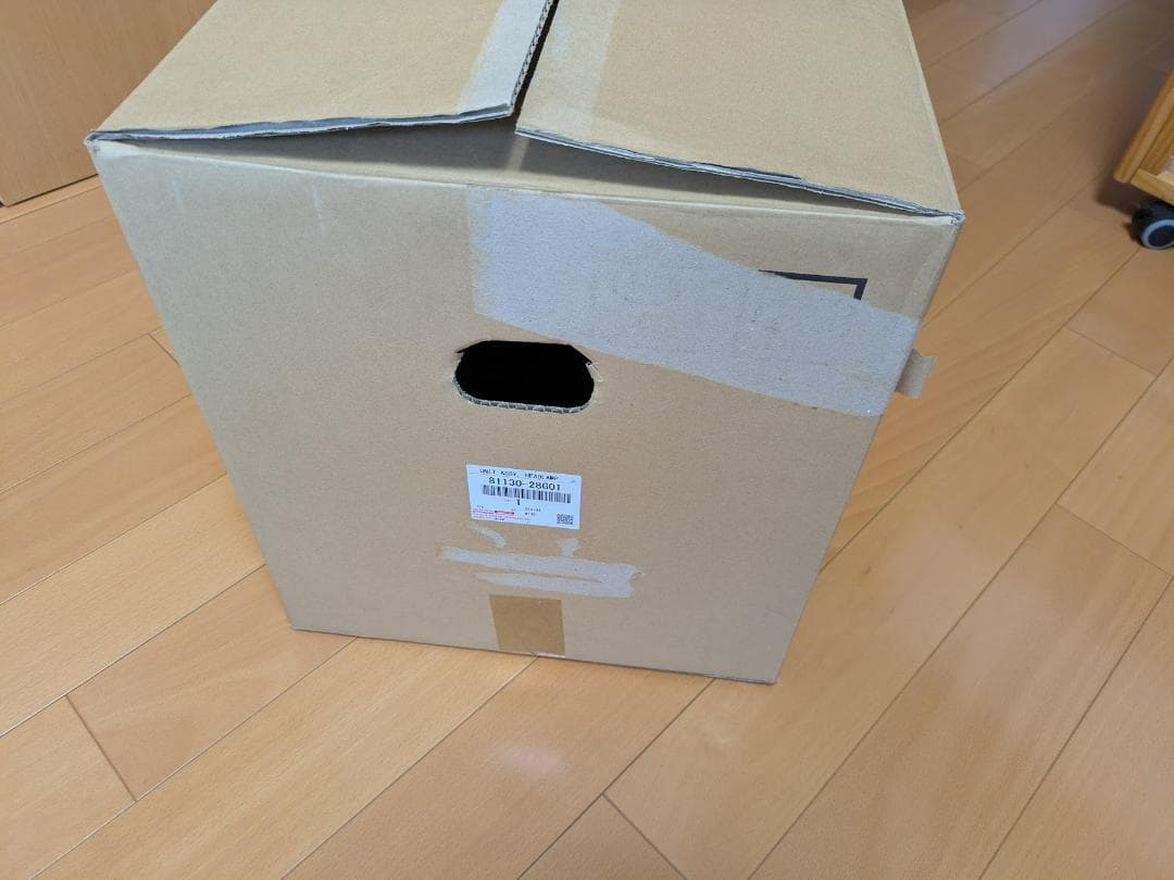 トヨタ　ヴォクシー　ヘッドランプASSY RH　81110-28G01