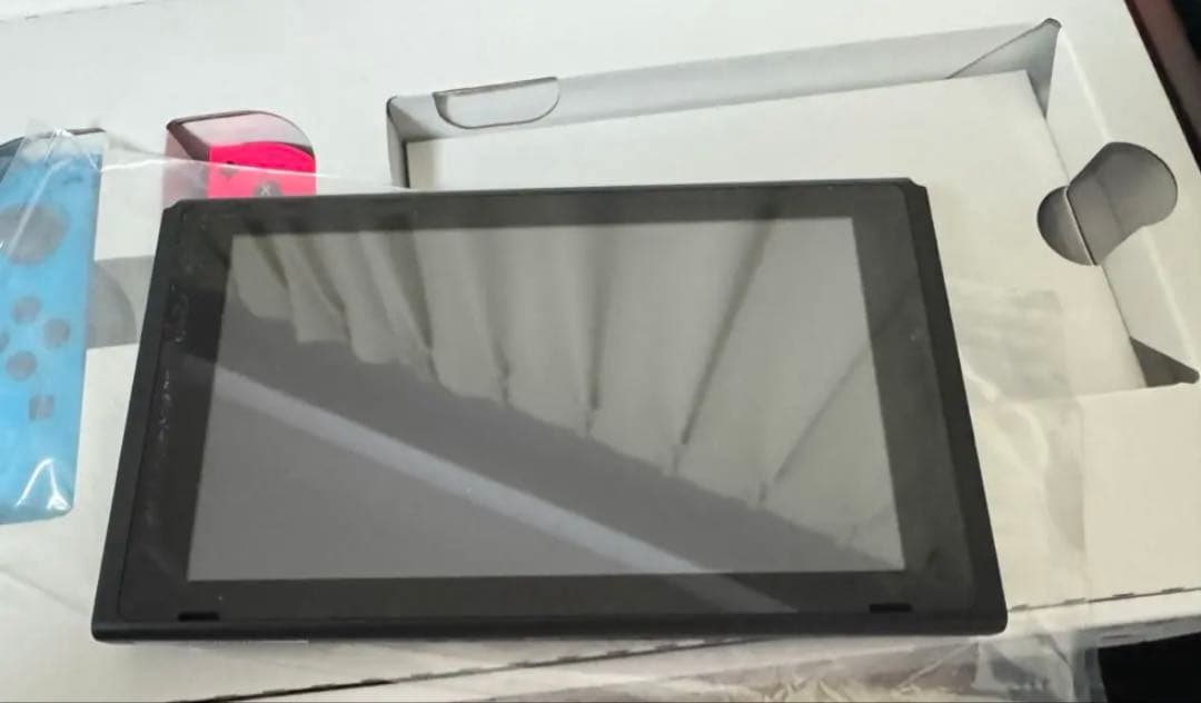 【カセット2個＋ケース＋ジョイコン付き】ニンテンドーSwitch