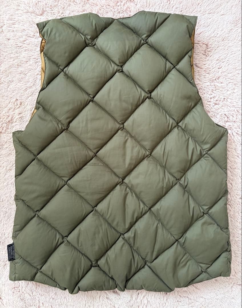 【別注】ROCKY MOUNTAIN FEATHERBED CO. ダウンベスト