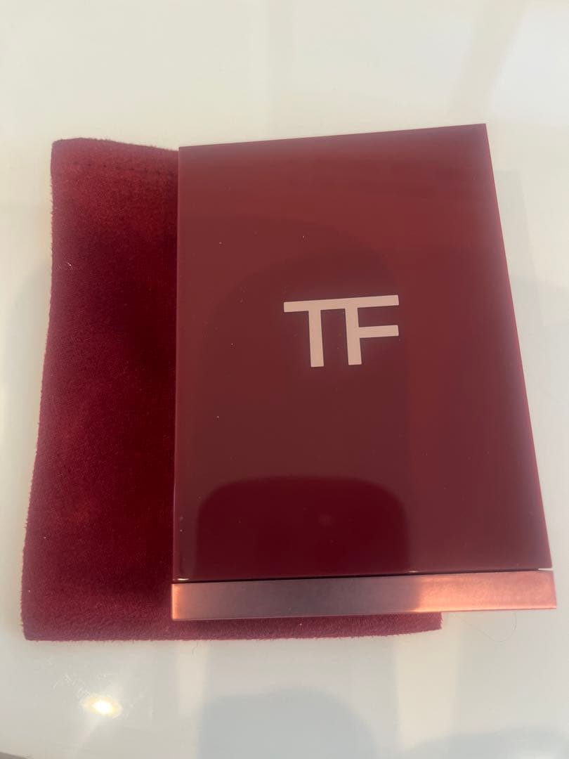 TOM FORD アイシャドウ　アイカラークォード01RE ローズエクスポーズド