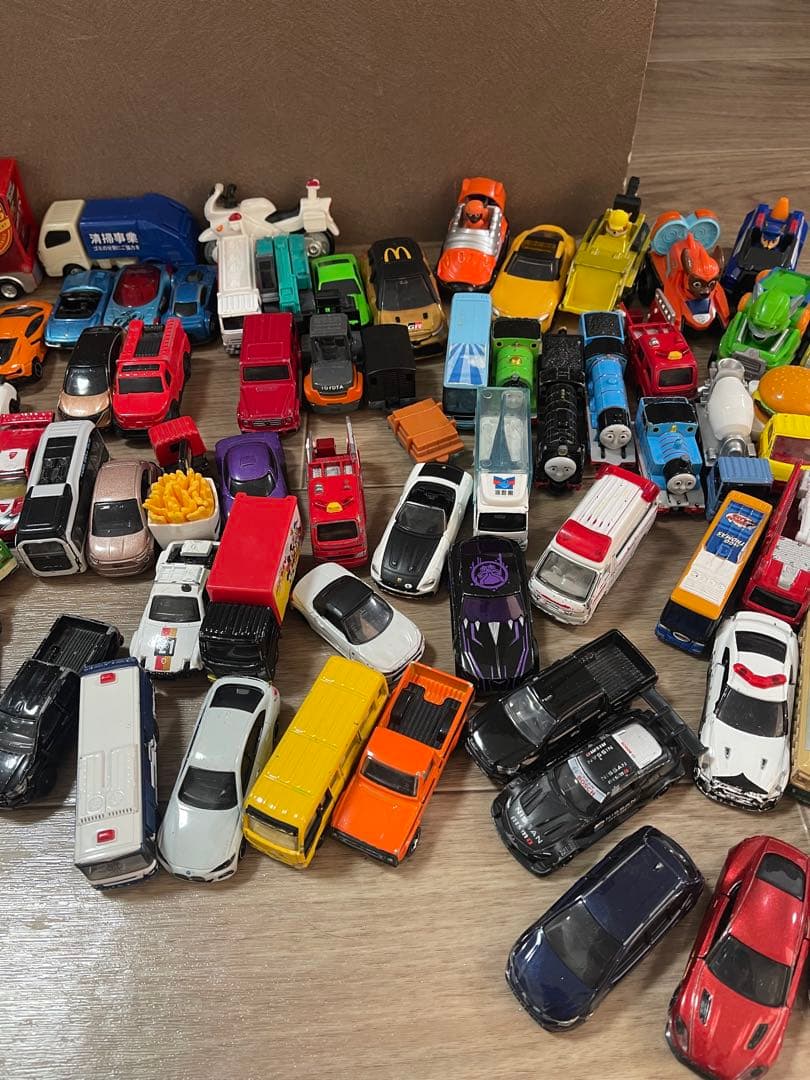 トミカ　カーズ　トーマス　100台以上まとめ売り　（廃盤レア含む）