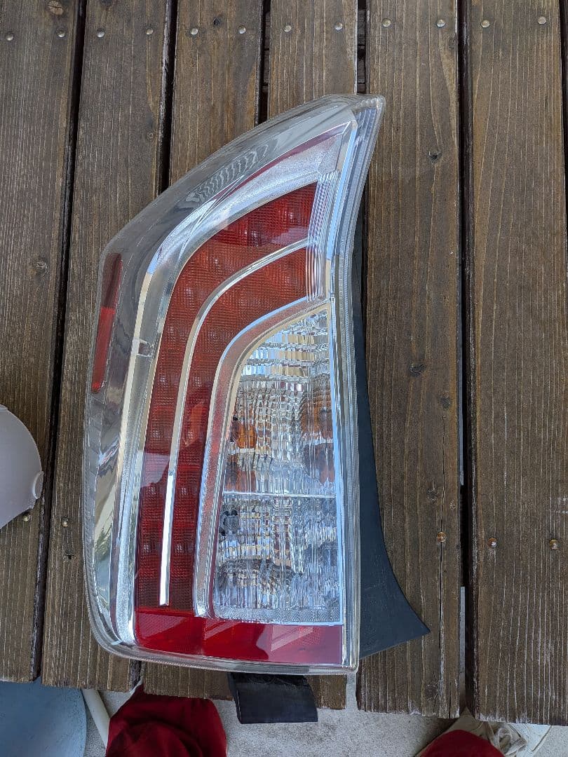 プリウス　ZVW30 後期テール　右側　全灯　社外品