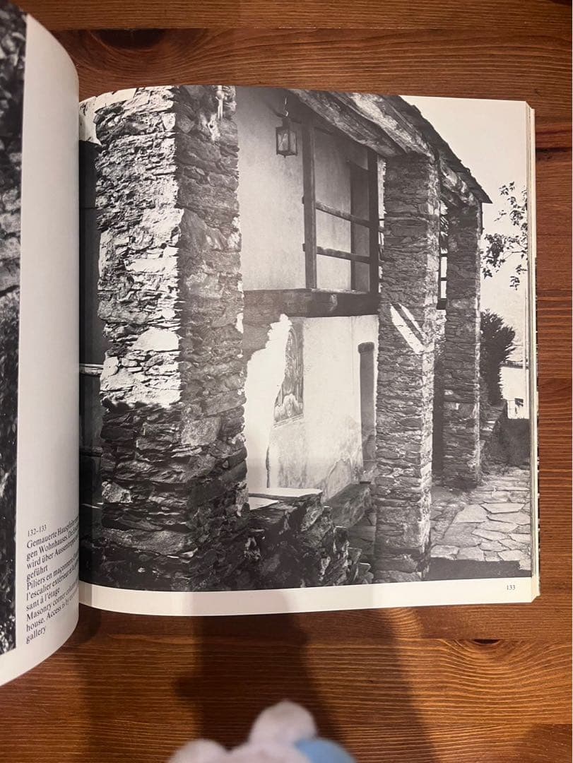 The rock is my  ワーナー・ブレイザー 岩の住宅建築