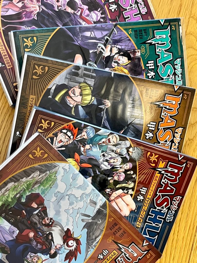 マッシュル5〜18巻、小説2冊、ファンブック、小説限定カード
