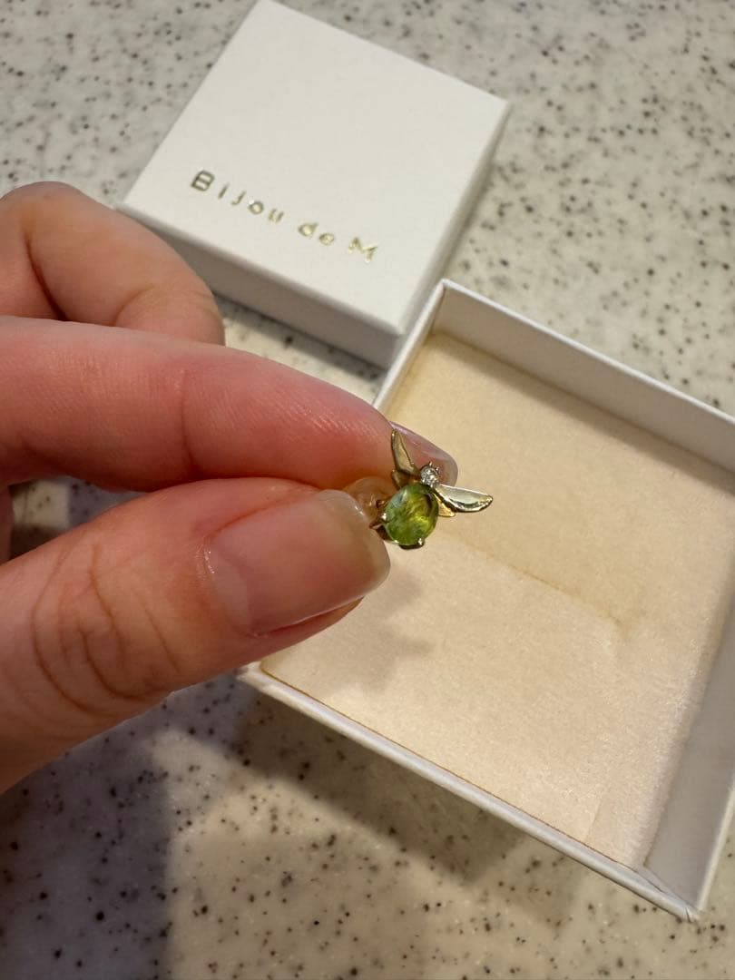 Bijou de M ミツバチピアス（ペリドット） ピアス(片耳用)