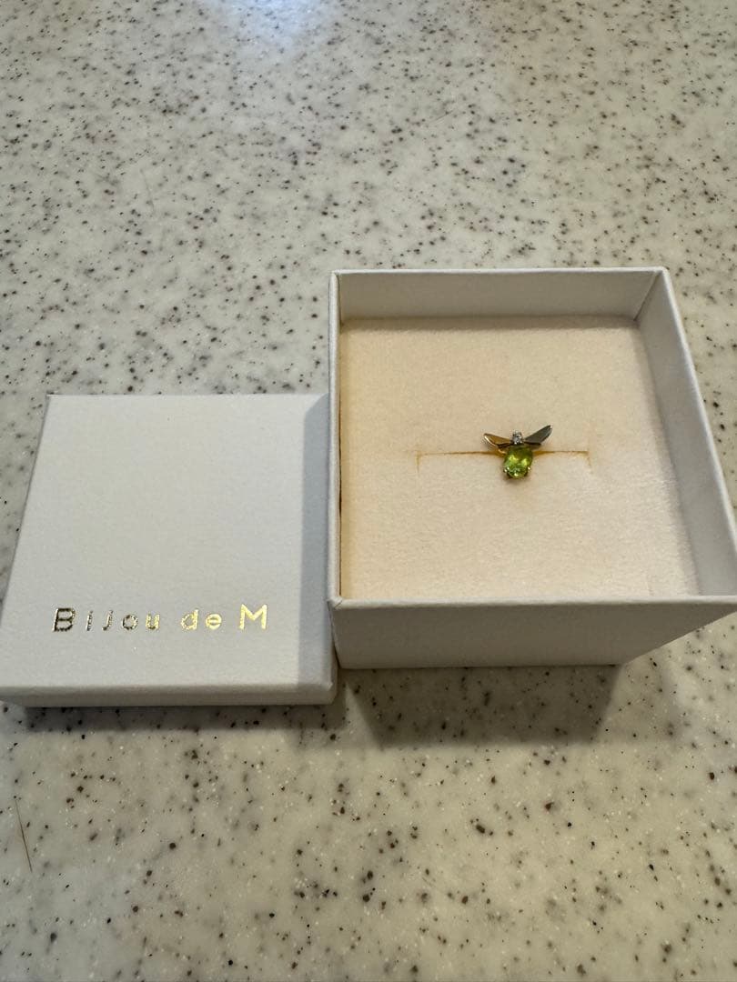 Bijou de M ミツバチピアス（ペリドット） ピアス(片耳用)