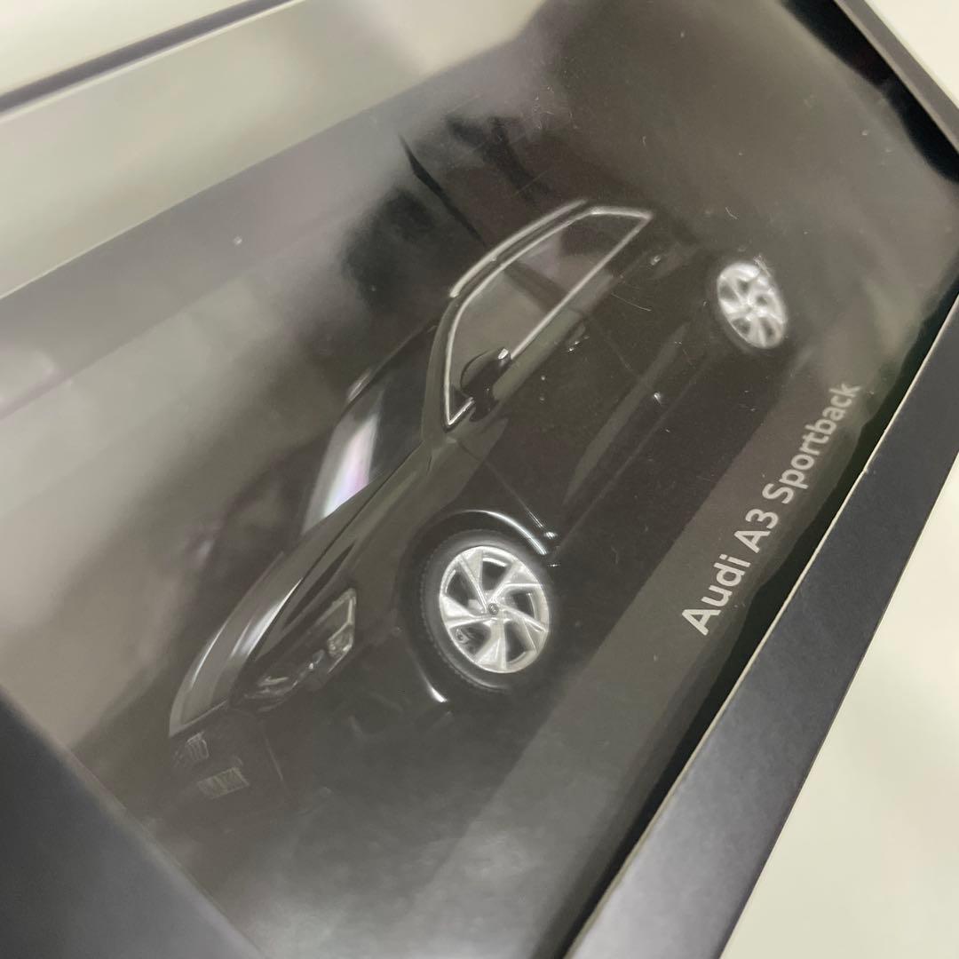 ミニカー アウディ AUDI A3スポーツバック 1：43