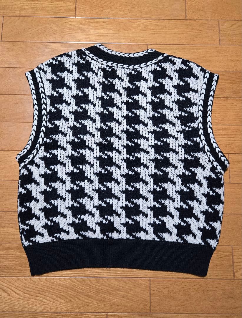 ダブルスタンダードクロージング　Dロゴ刺繍ニットベスト