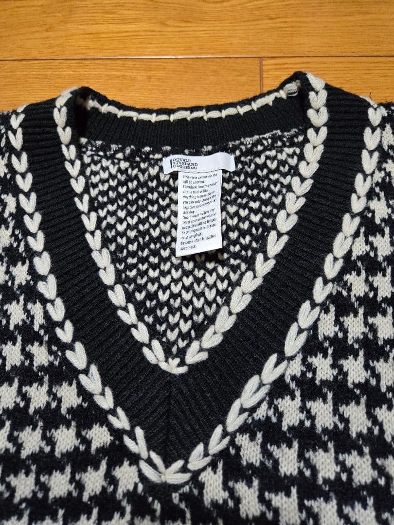 ダブルスタンダードクロージング　Dロゴ刺繍ニットベスト