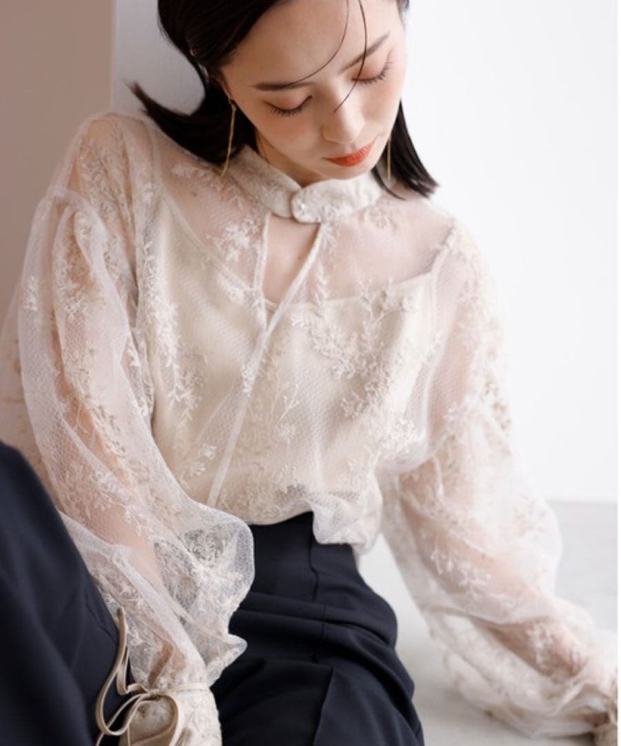 anuans フラワーエンブロイダリーブラウス ¥18,700