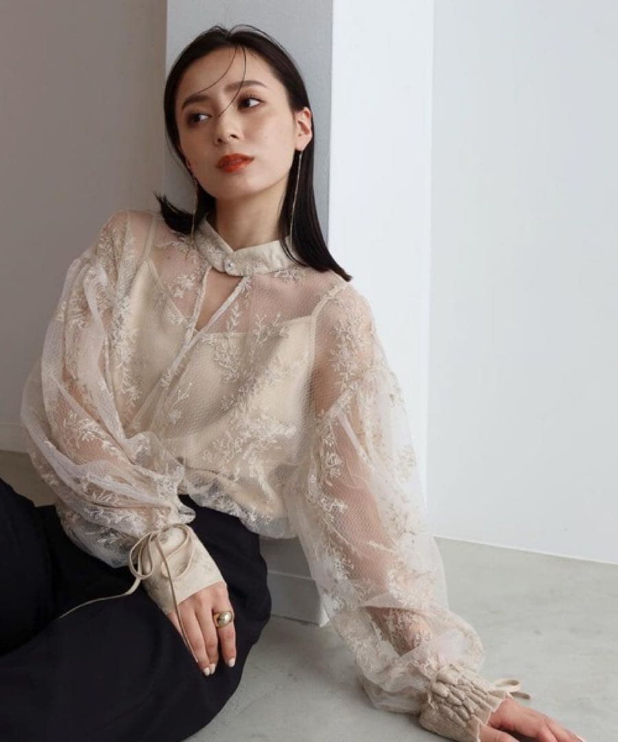 anuans フラワーエンブロイダリーブラウス ¥18,700
