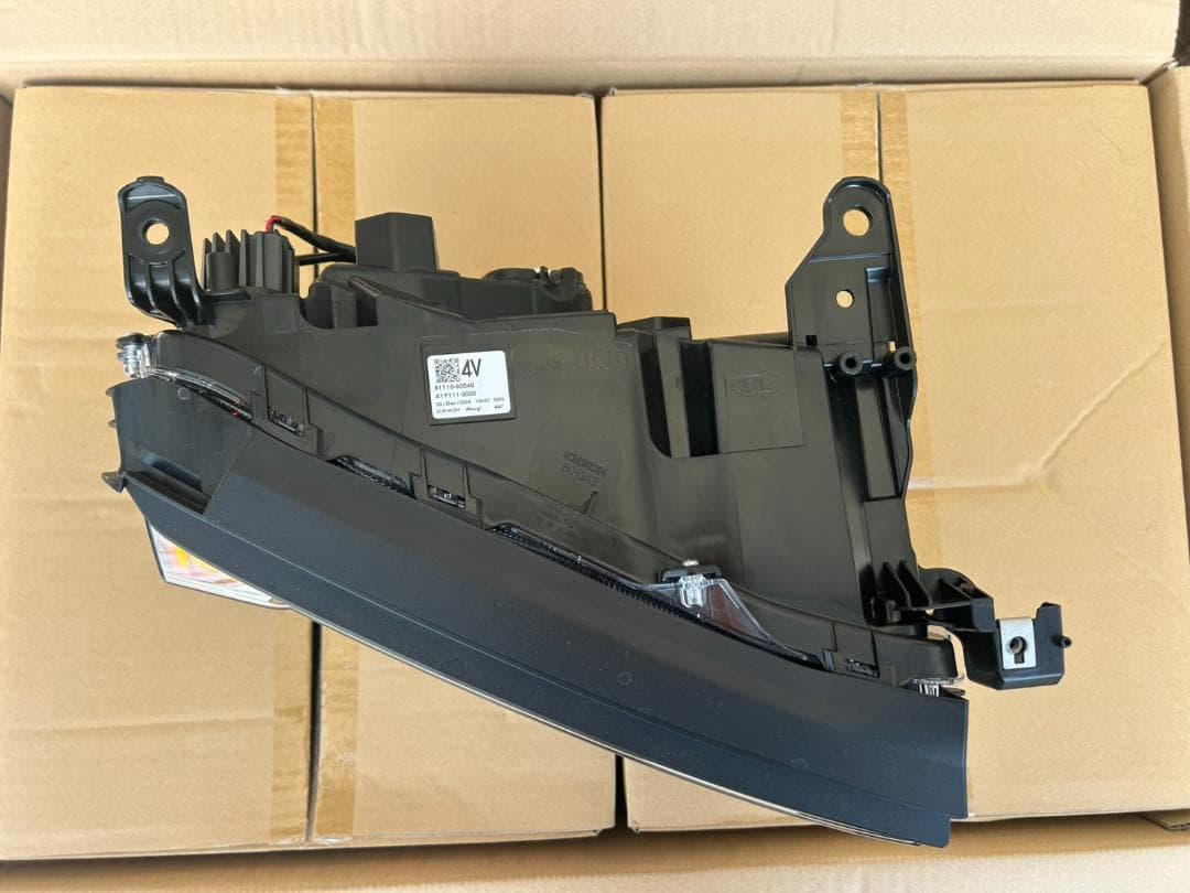 ランクル250　VX　新車取外し　ヘッドライト角型　未使用品