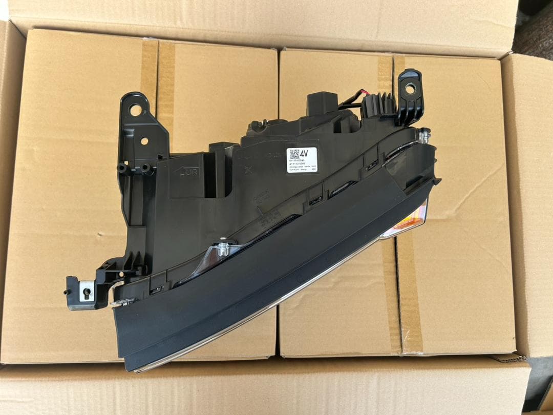 ランクル250　VX　新車取外し　ヘッドライト角型　未使用品