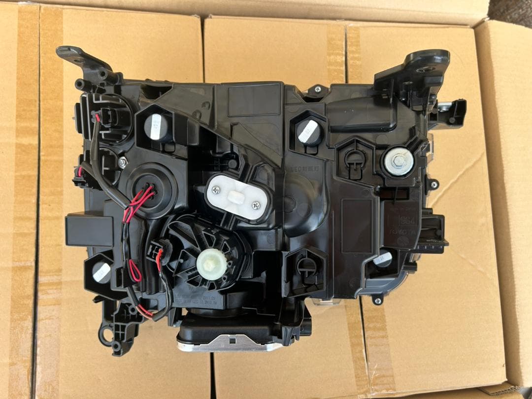 ランクル250　VX　新車取外し　ヘッドライト角型　未使用品