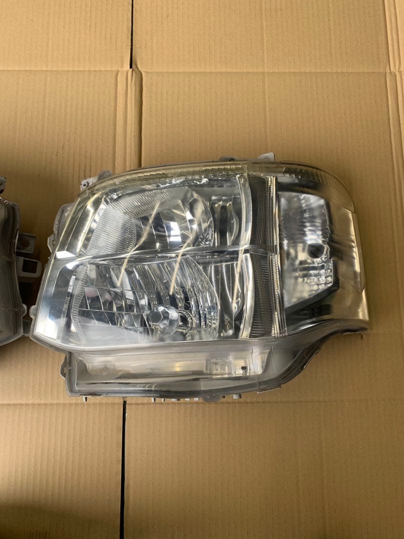 ハイエース　QDF-KDH201Ｖ 純正ヘッドライトレンズ 左右