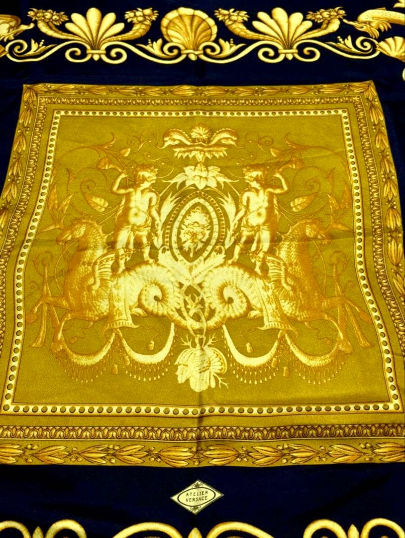 Versace スカーフ シルク100% ゴールド イエロー オーク ※タグ無し