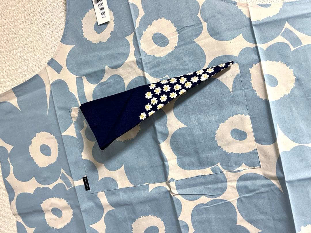 ☆新品未使用☆マリメッコ　marimekko エプロン　ウニッコ