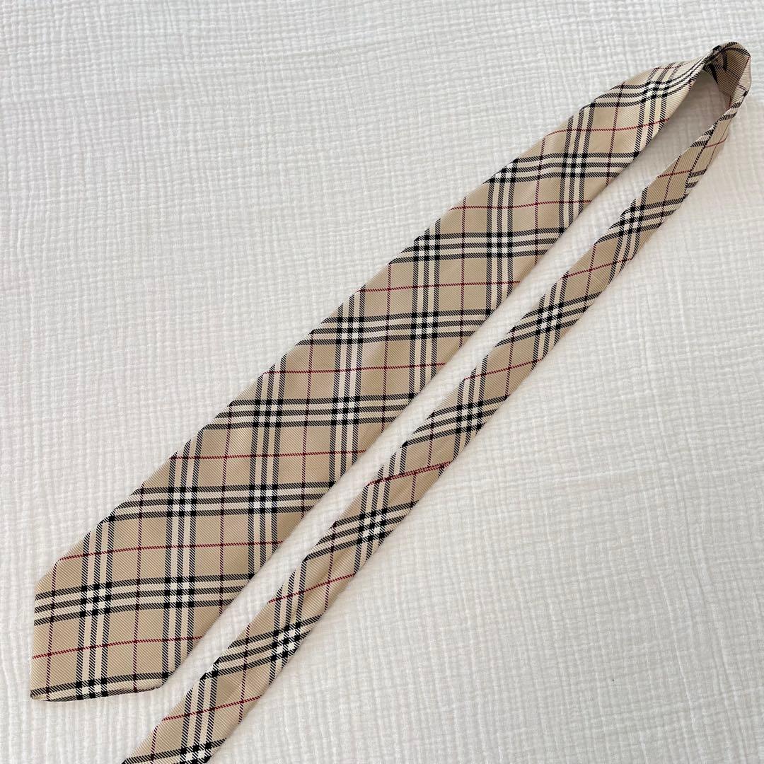 【美品】 バーバリー ノバチェック 光沢感 イタリア製