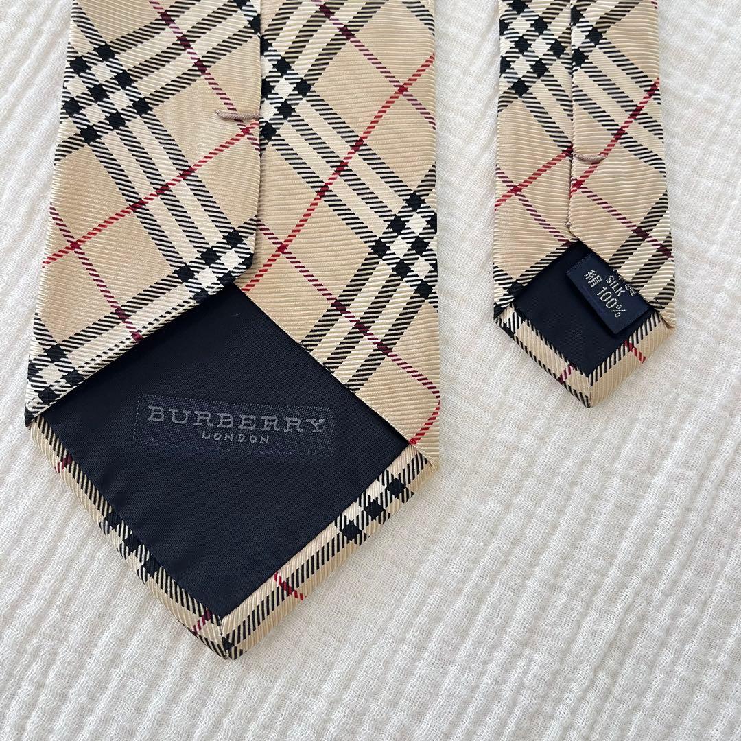 【美品】 バーバリー ノバチェック 光沢感 イタリア製