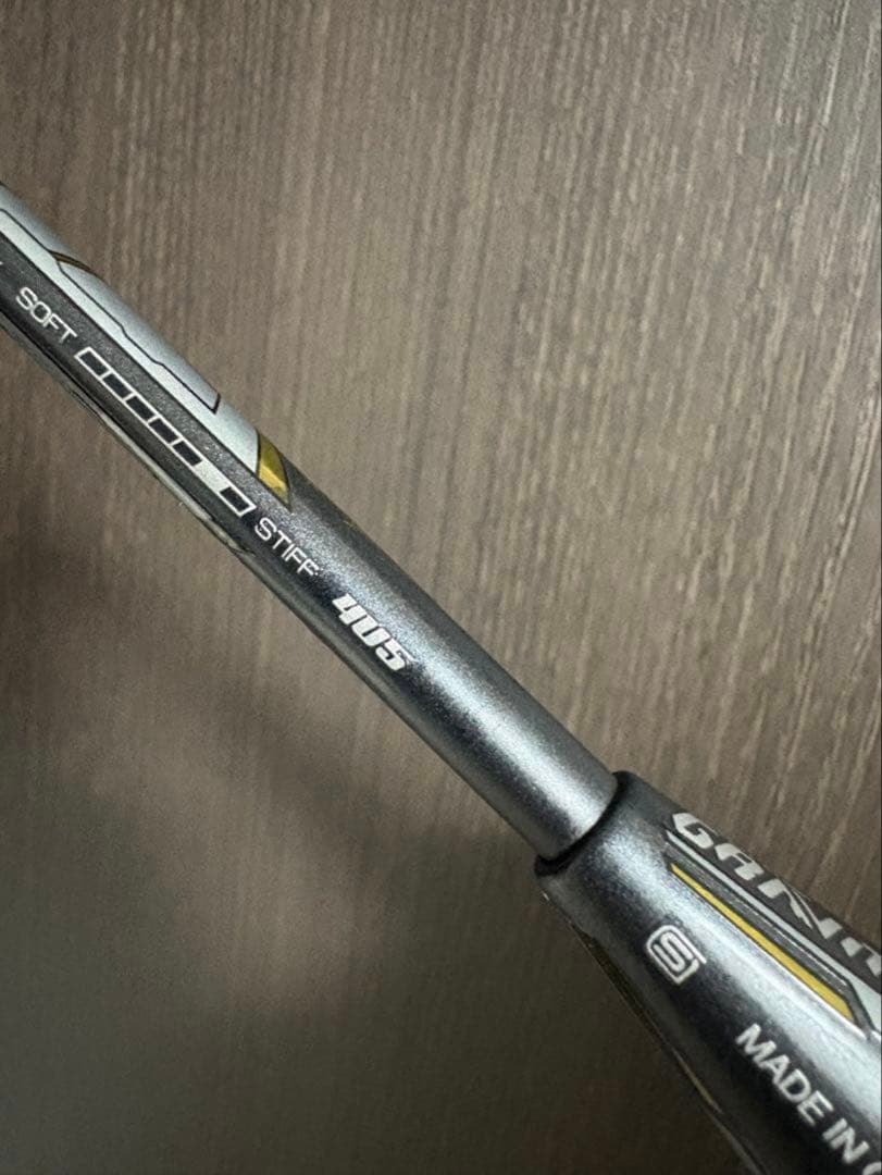 ゴーセン GRAVITAS 8.0 SX 4U5 GOSENバドミントンラケット