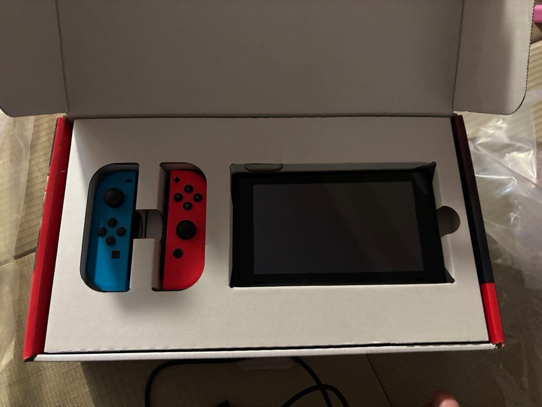 ひ*ん様 任天堂スイッチ 本体 付属品あり